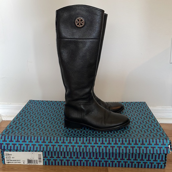AUTHENTIC TORY BURCH JUNCTION RIDING BOOT IN PEBBLED BLACK LEATHER - Picture 3 of 6